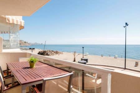 Espectacular 1ª Linea De Playa...Te Enamoraras!!! Apartment ฟูเอนฮิโรลา ภายนอก รูปภาพ
